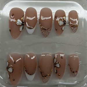 Pro Nails Exclusive: Gilded Petals Elegant Press-On Set