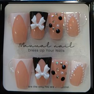 Pro Nails Exclusive: Monochrome Chic Bow Press-On Set